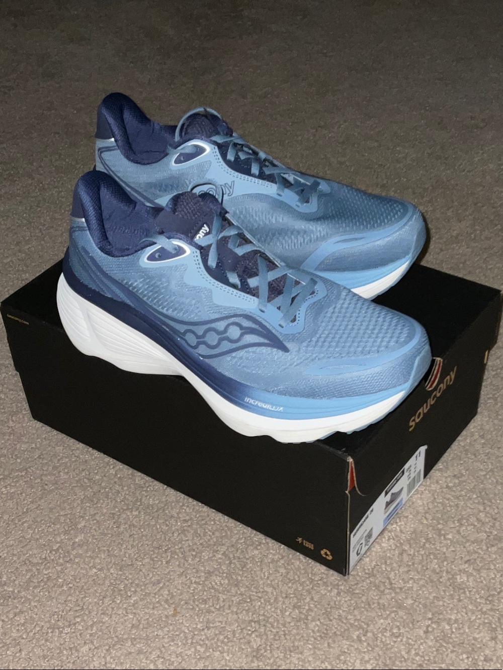 Men’s Saucony Hurricane 26 size 11